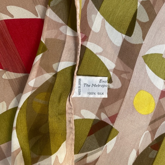 Metropolitan Museum of Art Vintage Silk Scarf - Picture 8 of 10